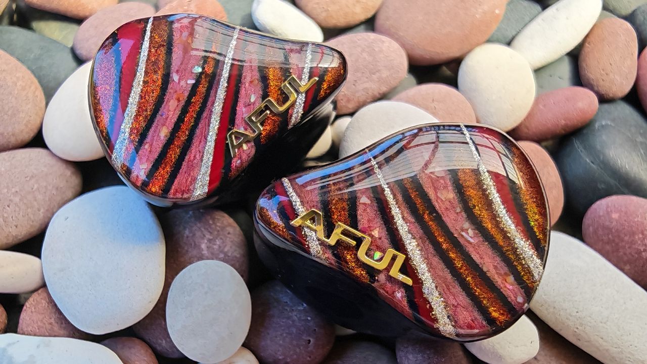 The Aful Performer 8S feels luxuriously smooth, like polished pebbles (if you can look past the marketing).